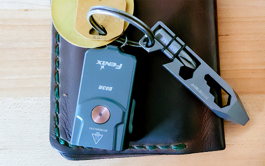 fenix e03r keychain flashlight The Fenix E03R V2.0 is a super small and compact rechargeable keychain flashlight featuring an upgraded performance with an extremely bright maximum 500 lumens. Fenix E03R V2.0 Keychain Flashlight